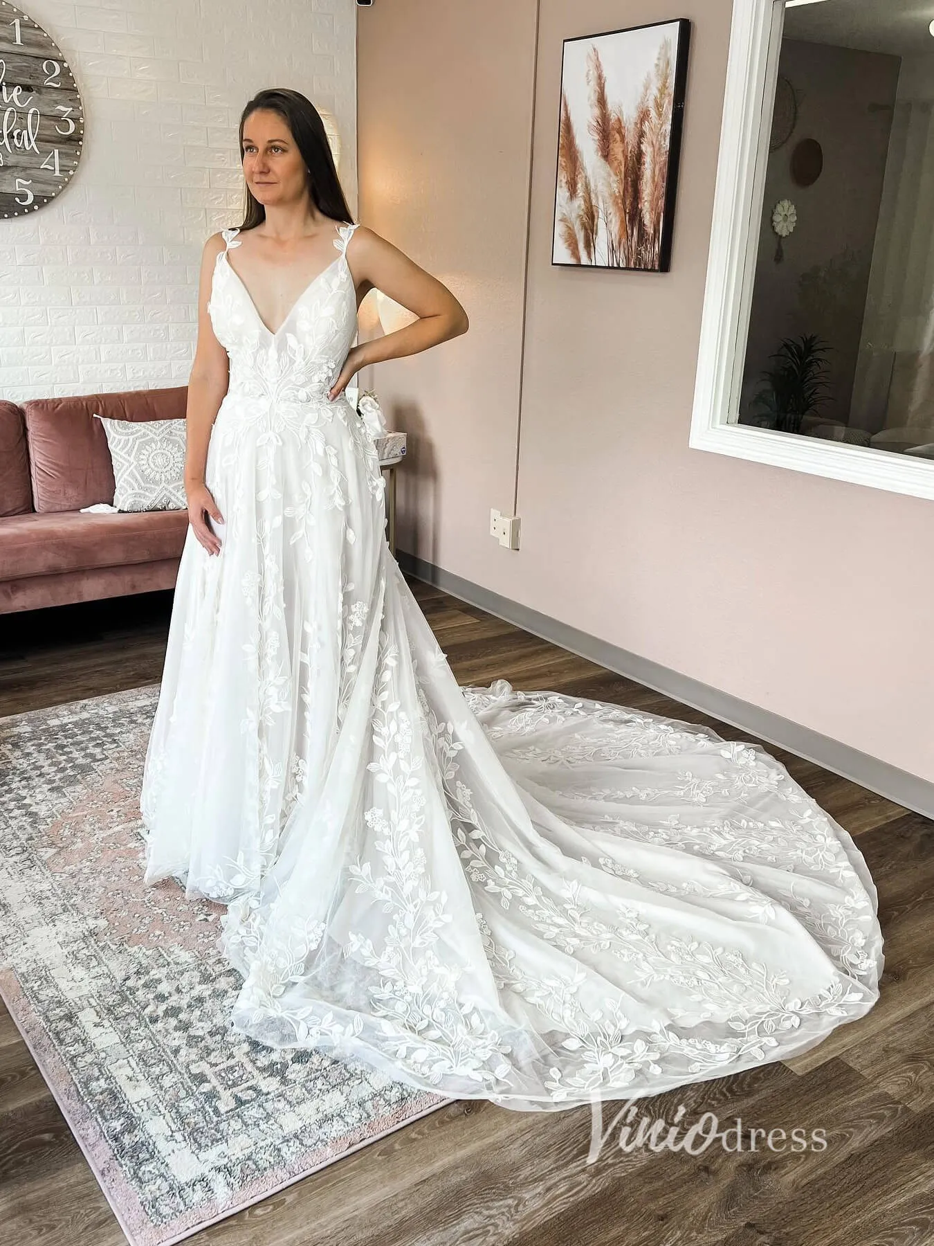 Elegant A-Line Wedding Dress with Leaf Lace Appliques and Long Train