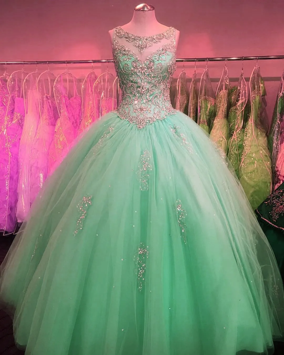 Crystal Beaded Scoop Neck Tulle Quinceanera Dresses Ball Gowns 2017